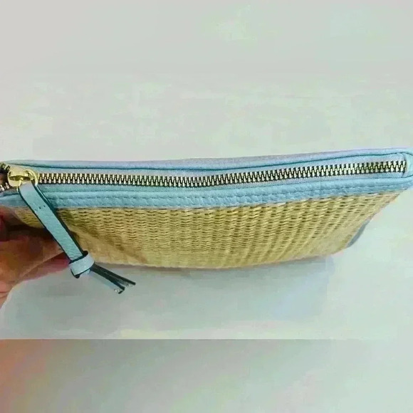 Light blue vegan leather and straw purse, with gold hardware. NWOT. - Picture 3 of 7